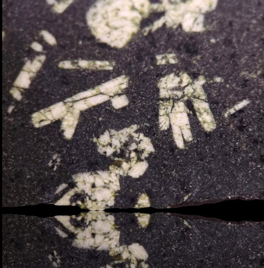 Labradorit/e Porphyrit/e - Uganda