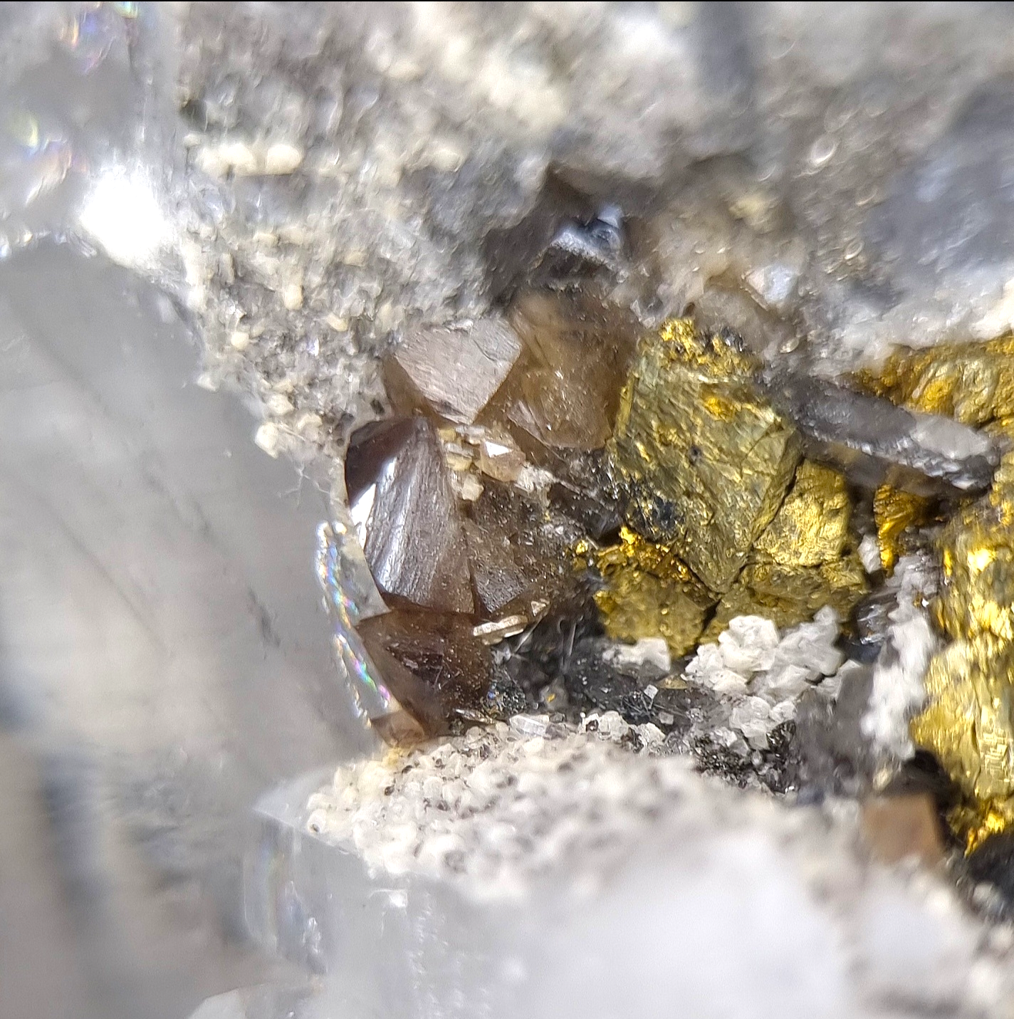 Arsenopyrit/e, Quarz/Quartz, Scheelit/e, Stannit/e - Yaogangxian, China