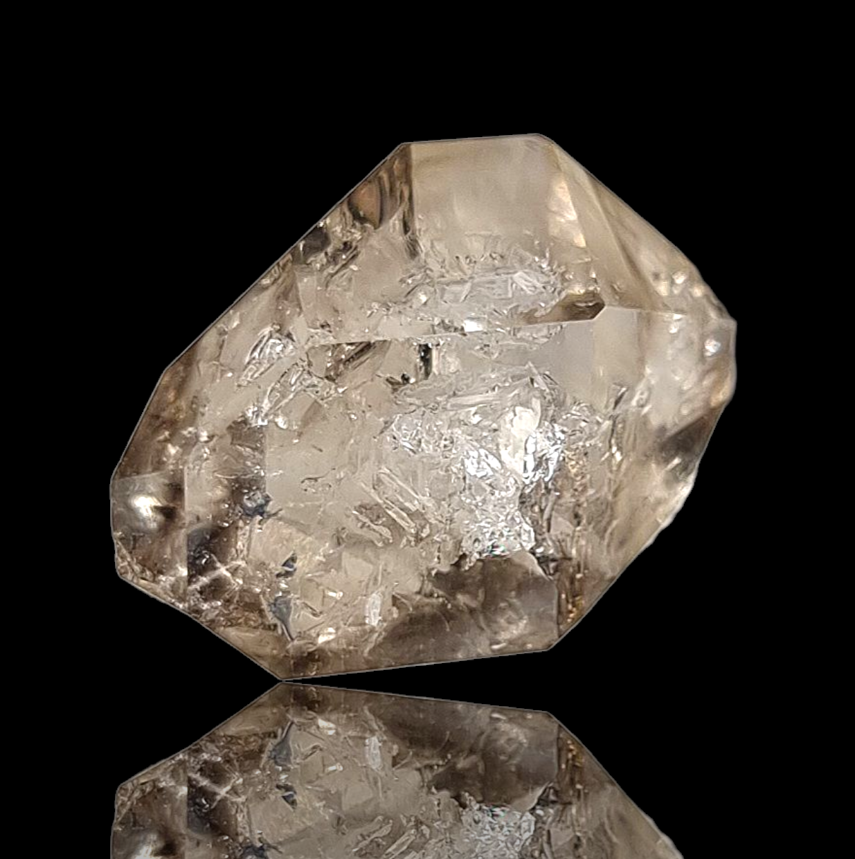 Schaumburger Diamant mit Einschlüssen/Schaumburg diamond with inclusions - Schaumburg