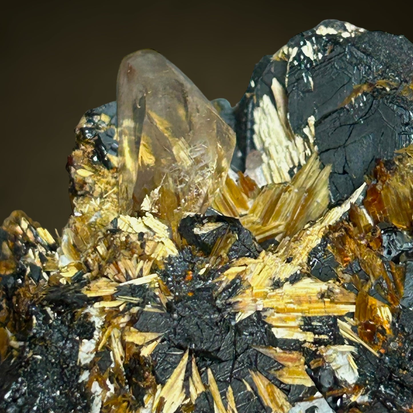 Rutile, Hämatite, Quartz suns - Novo Horizonte, Brazil