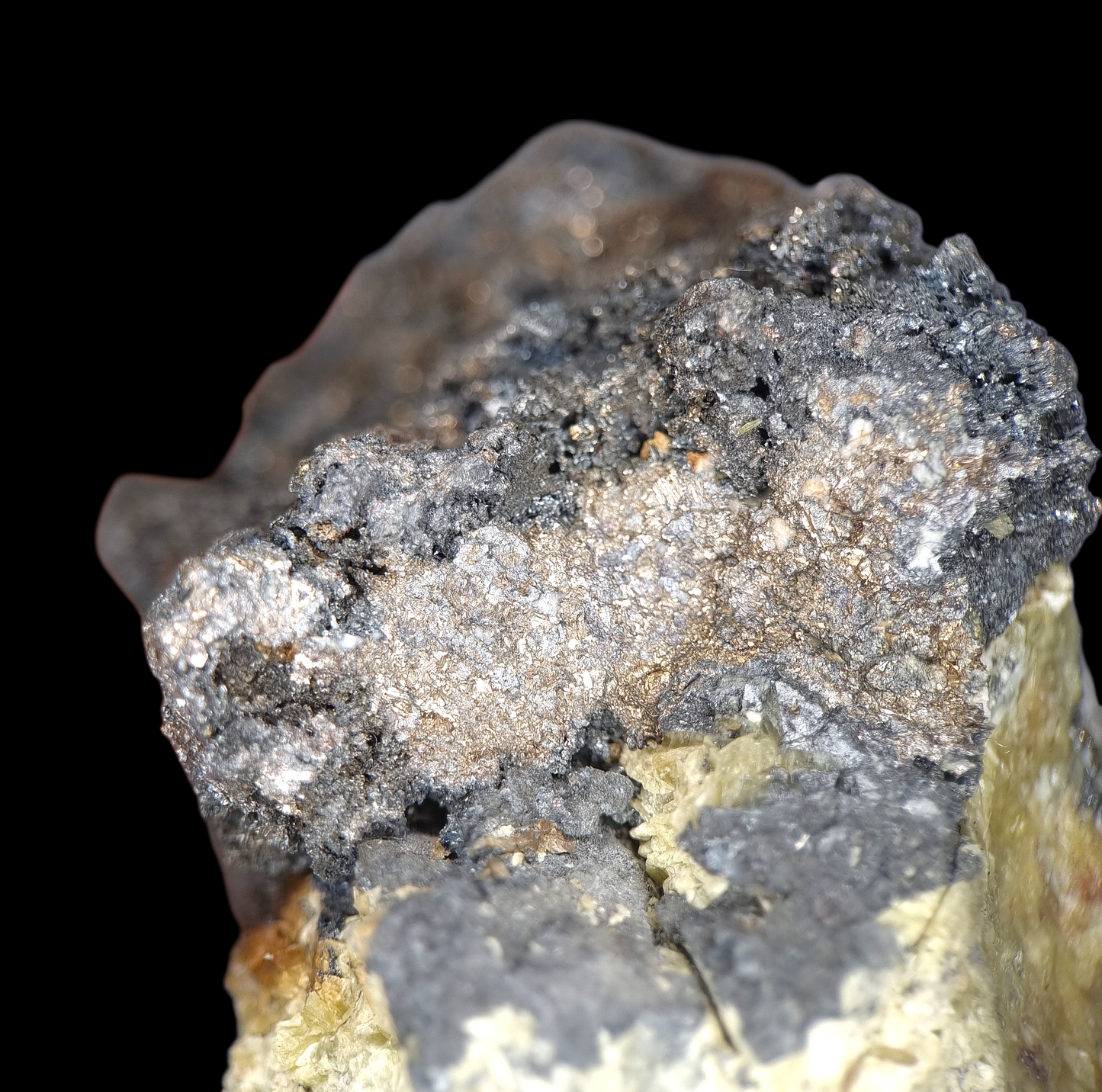 Native Bismuth - Shaft 371, Hartenstein, Erzgebirge