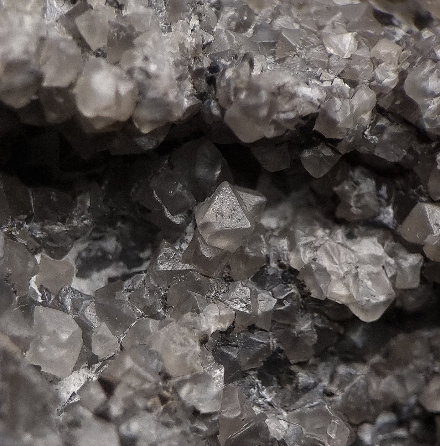 Senarmontit/e - Djebel Hammimat Mine, Algeria