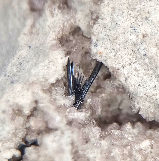 Pseudobrookit & Topas - Thomas Range