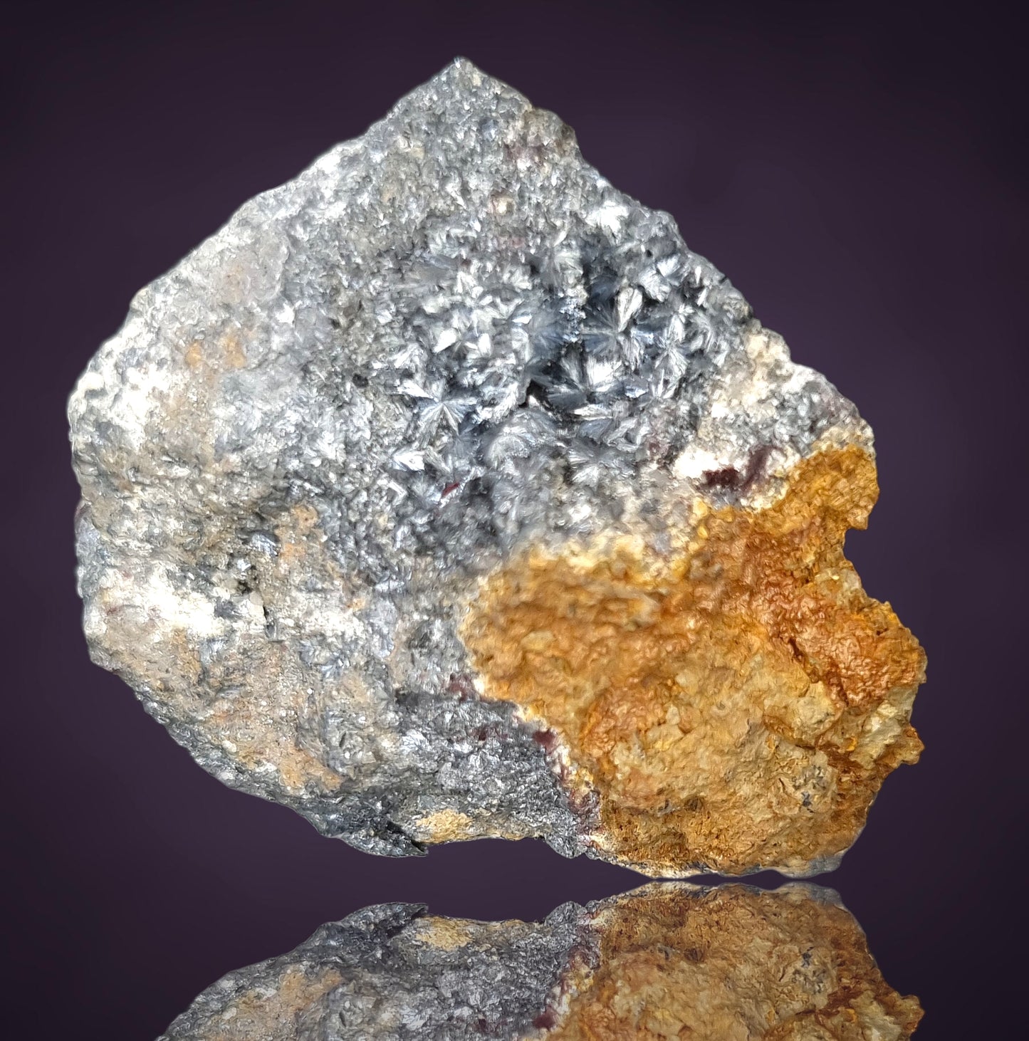 Kermesite, Stibnite, Valentinite - Lac Nicolet, Canada