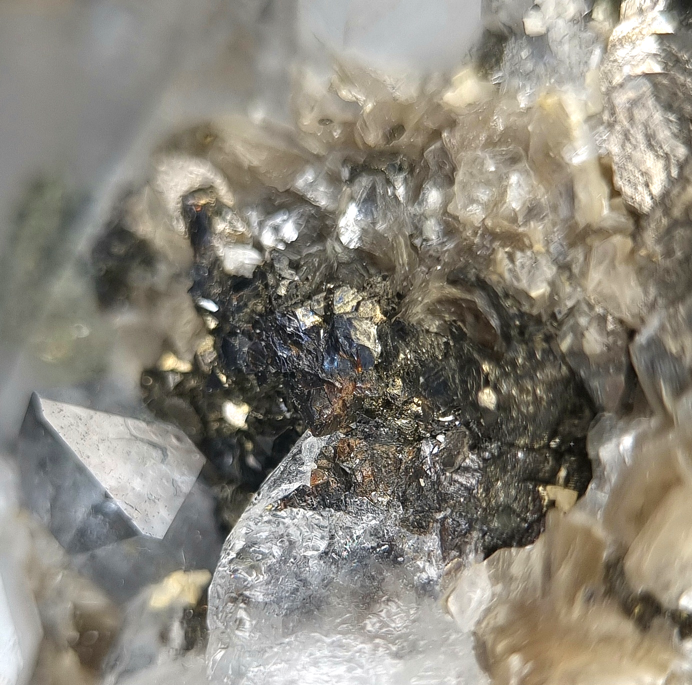 Arsenopyrit/e, Quarz/Quartz, Scheelit/e, Stannit/e - Yaogangxian, China