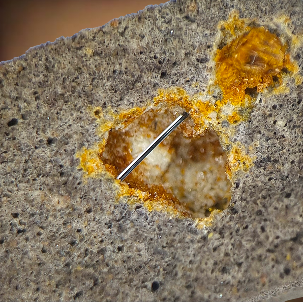 Pseudobrookit - Nickenich, Eifel