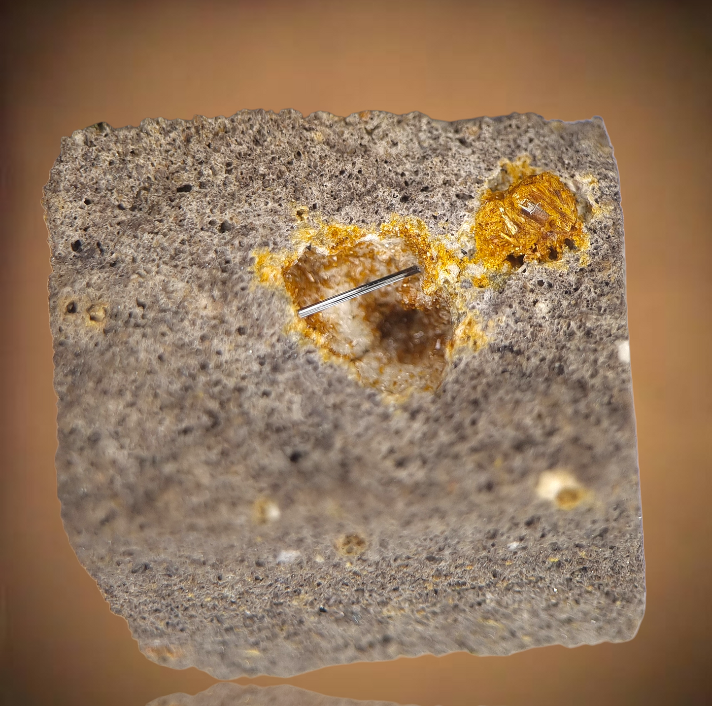 Pseudobrookit - Nickenich, Eifel