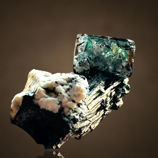 Fluorit auf Turmalin, Feldspat – Erongo, Namibia