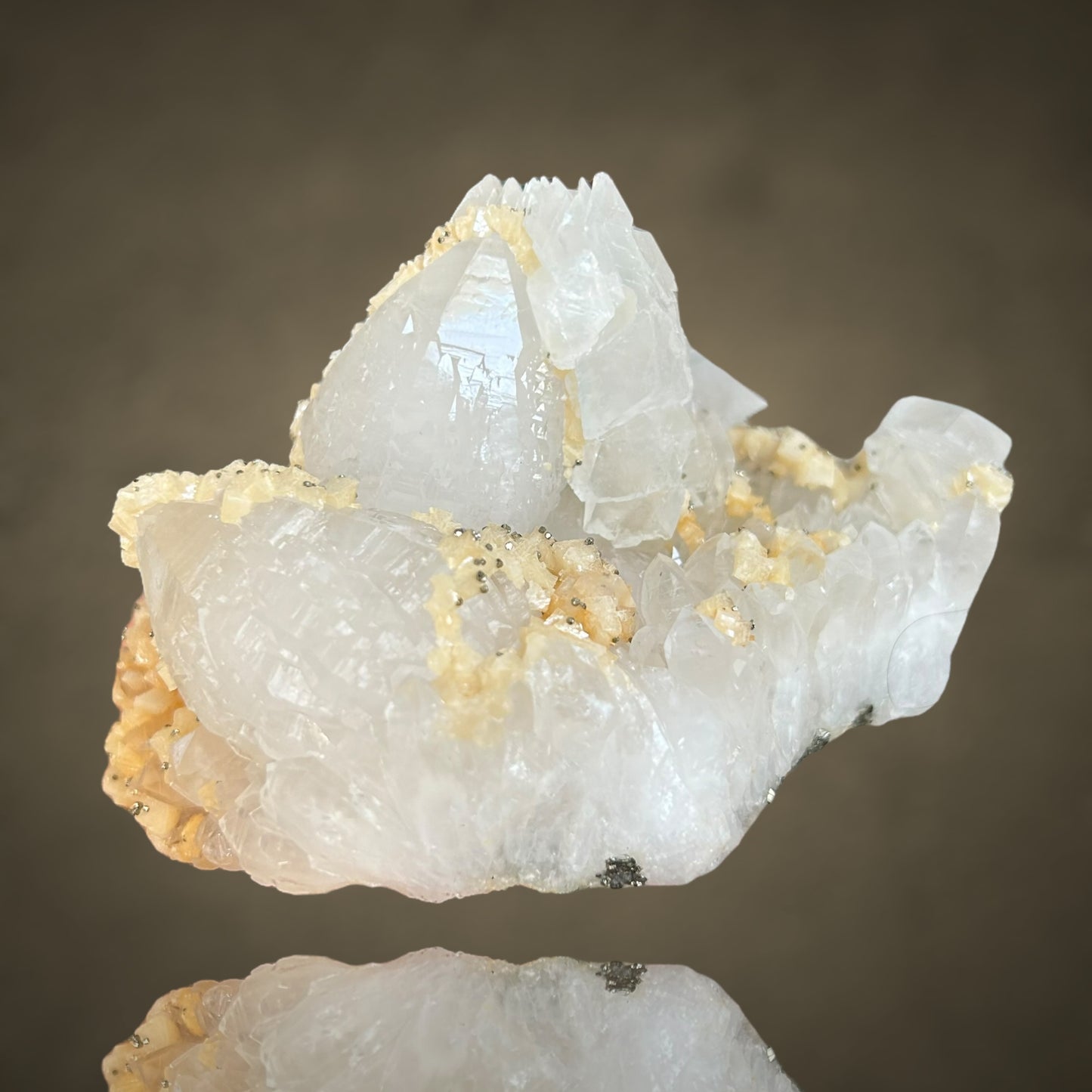Calcit/e on Quarz, Pyrit/e, Dolomit/e - Baja Sprie, Rumänien