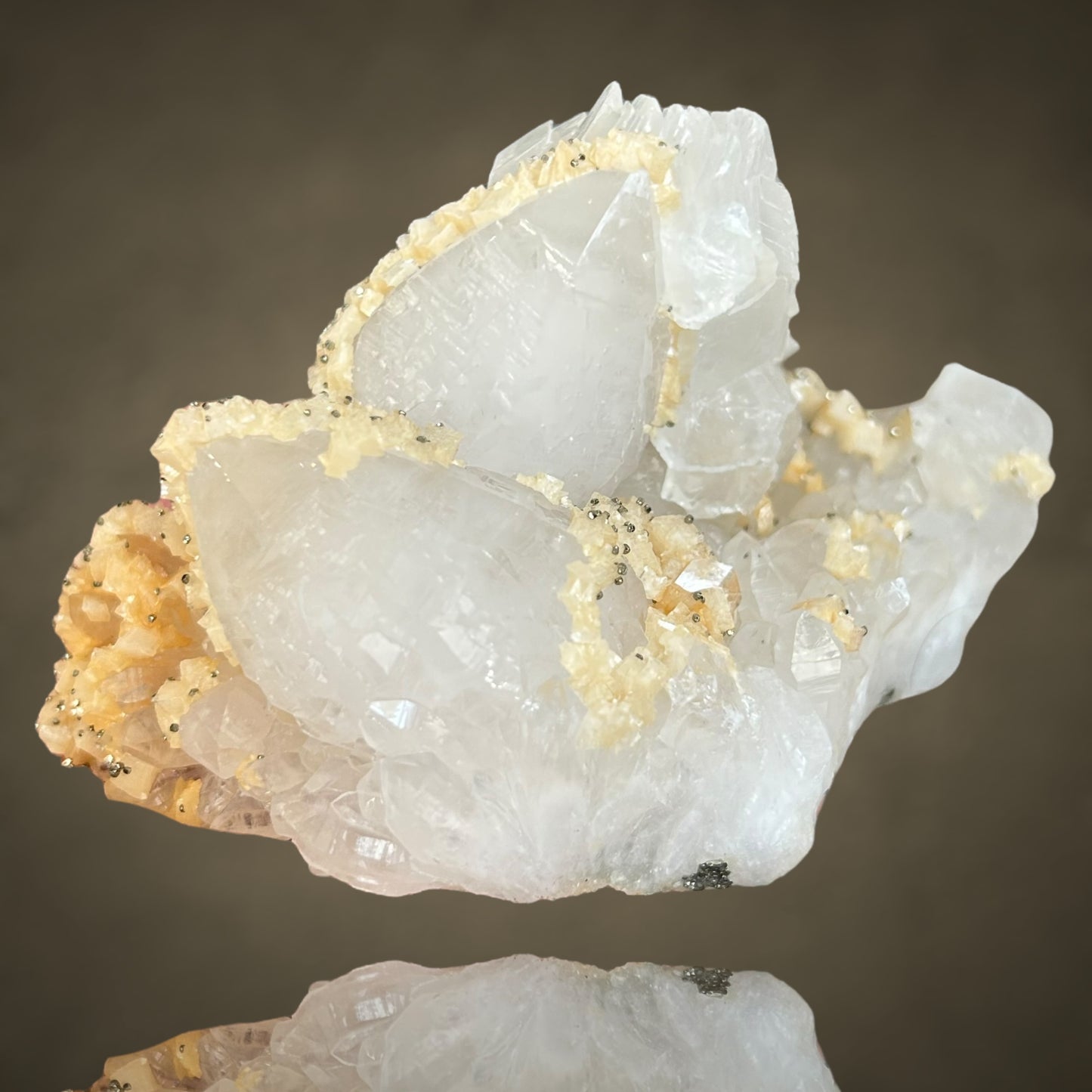 Calcit/e on Quarz, Pyrit/e, Dolomit/e - Baja Sprie, Rumänien
