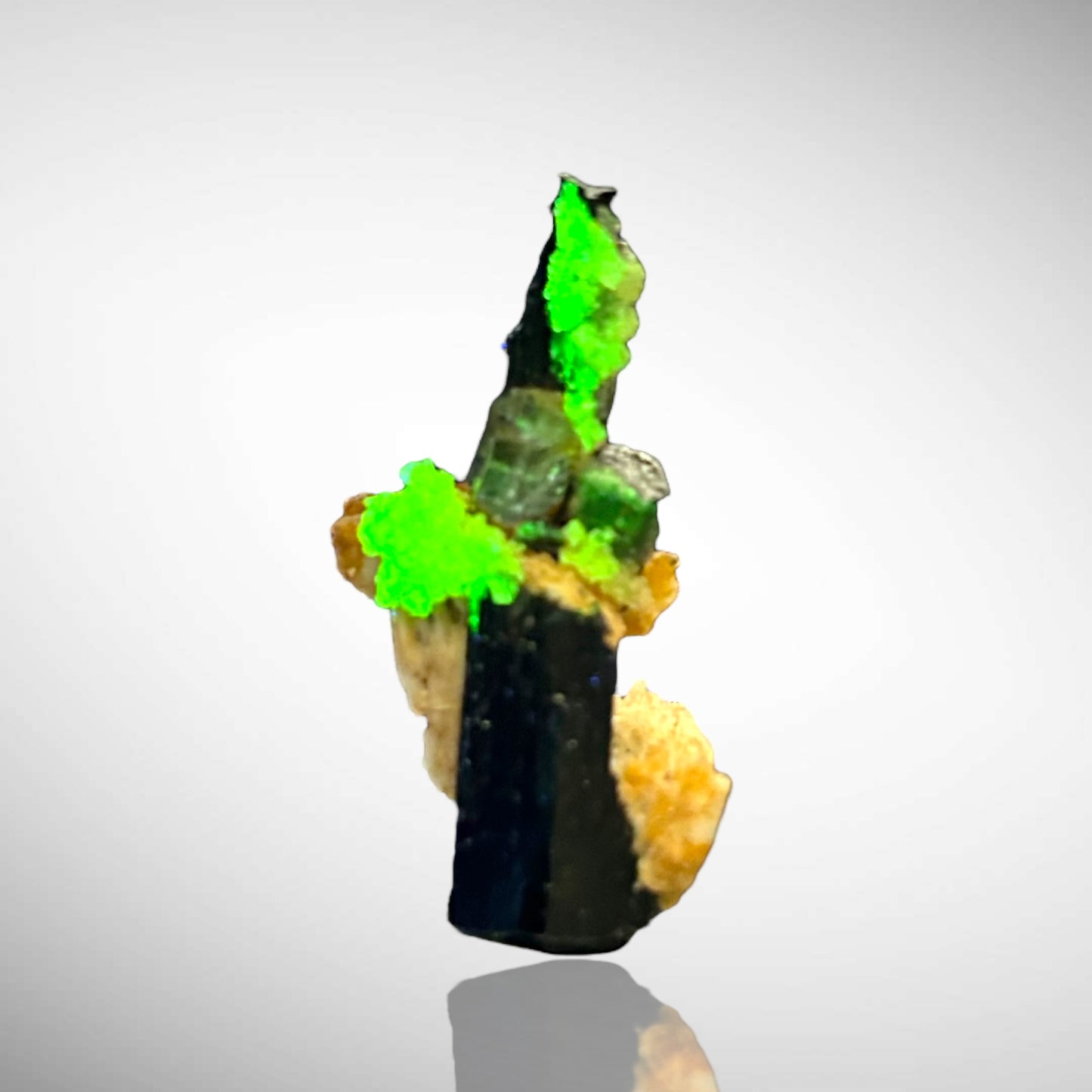 Aquamarin/e, Hyalit/e, Schorl - Erongo, Namibia