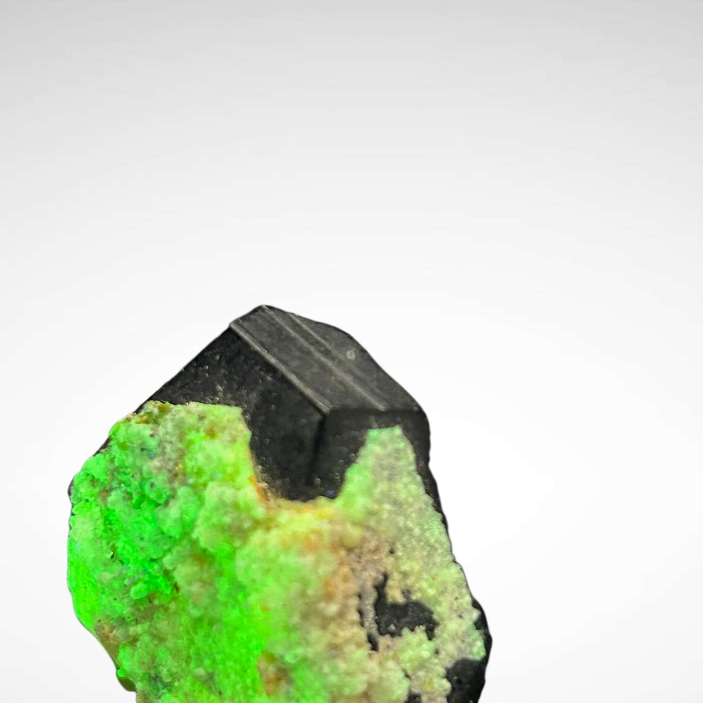 Hyalit auf Schörl-Turmalin - Erongo, Namibia