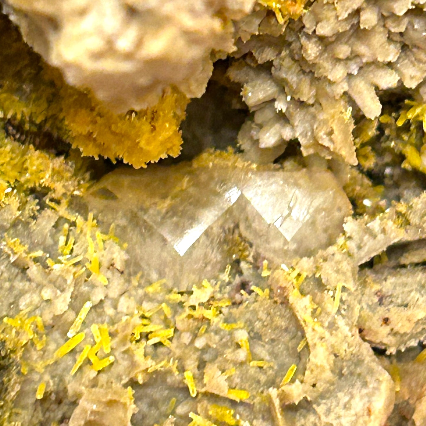 Mimetesit, Cerussit – Tsumeb, Namibia