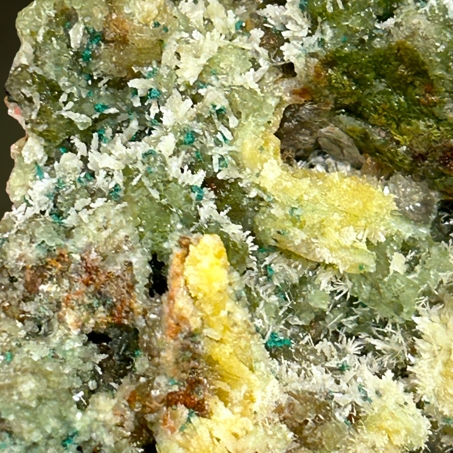 Grüner Smithsonit, Mimetesit, Malachit – Tsumeb, Namibia